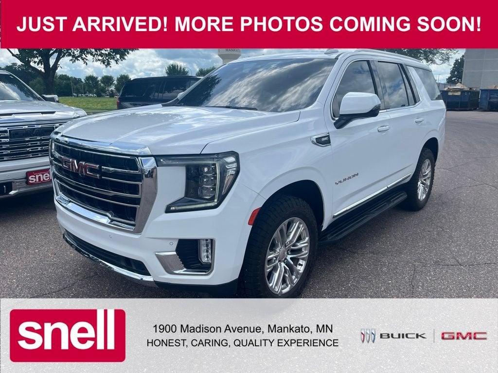2021 GMC Yukon SLT in Summit White — front three-quarter view